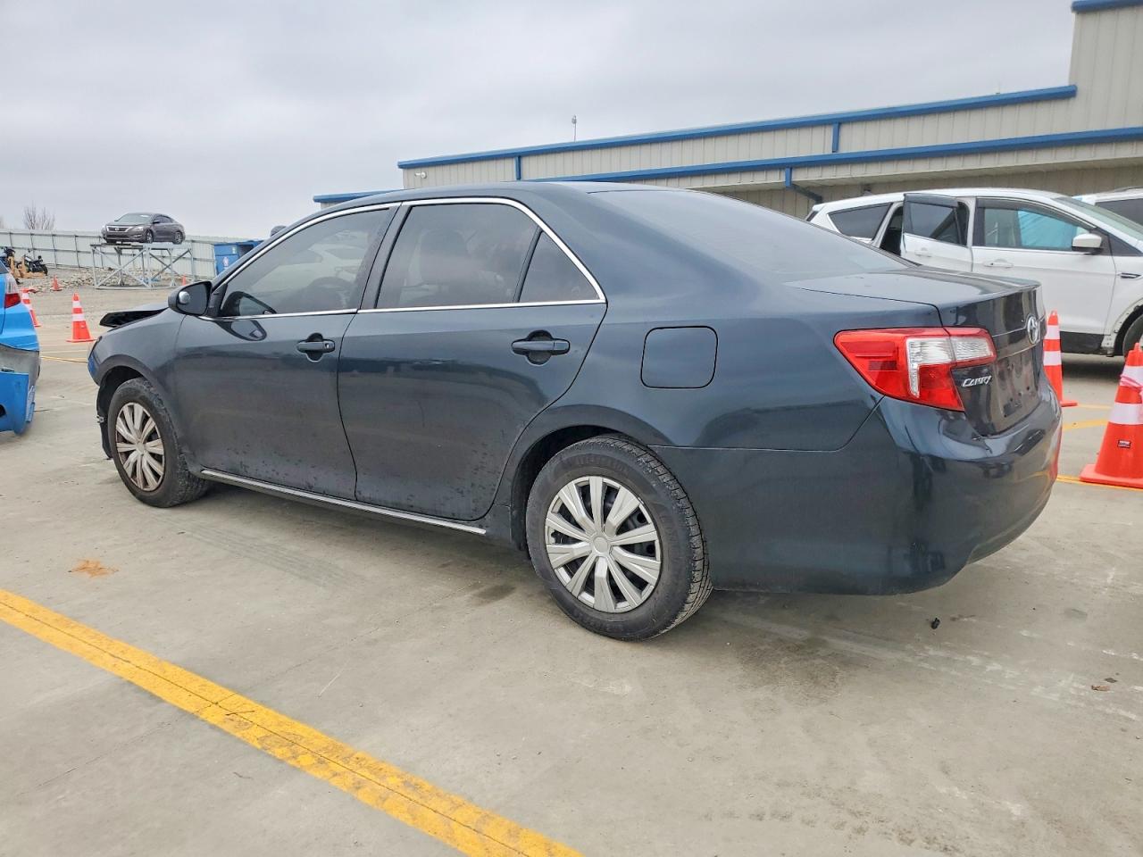 2012 TOYOTA CAMRY photo 2