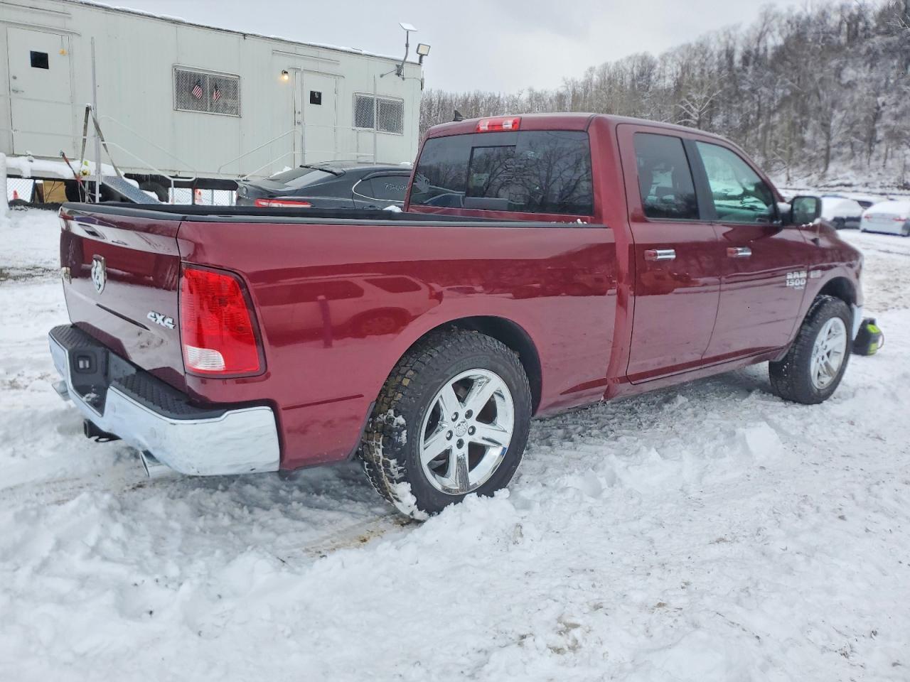 2019 RAM 1500 CLASSIC SLT photo 3
