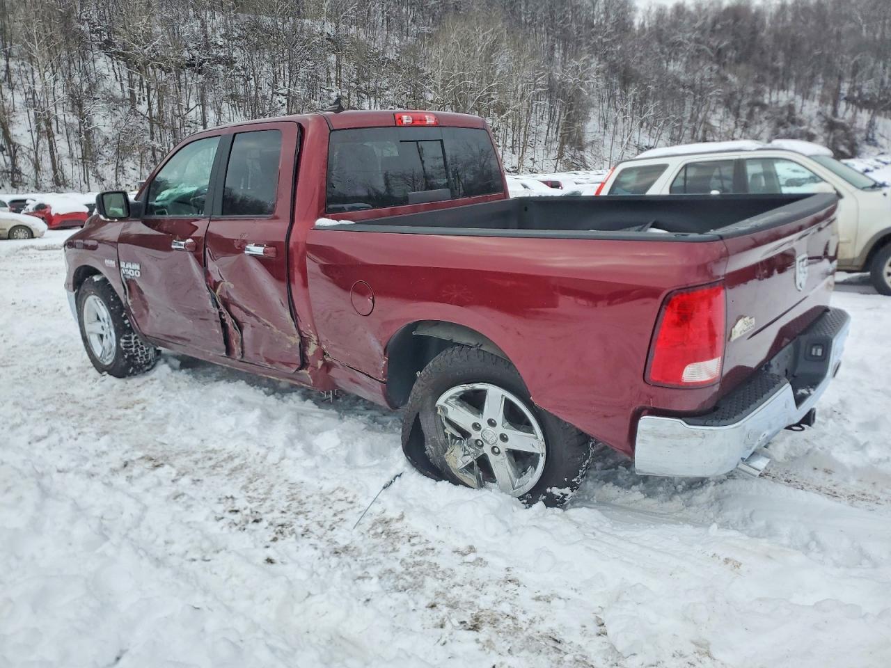 2019 RAM 1500 CLASSIC SLT photo 2