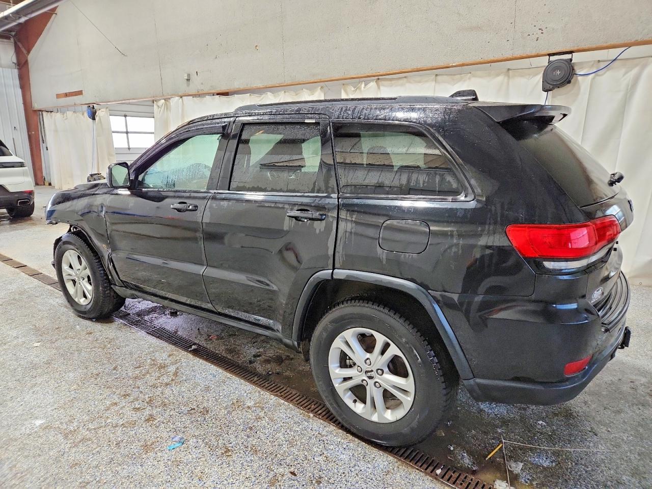 2016 JEEP GRAND CHEROKEE LAREDO photo 2