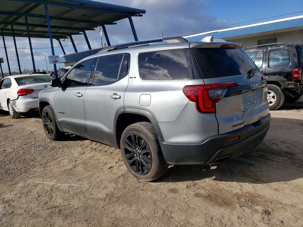 2023 GMC ACADIA SLE photo 2
