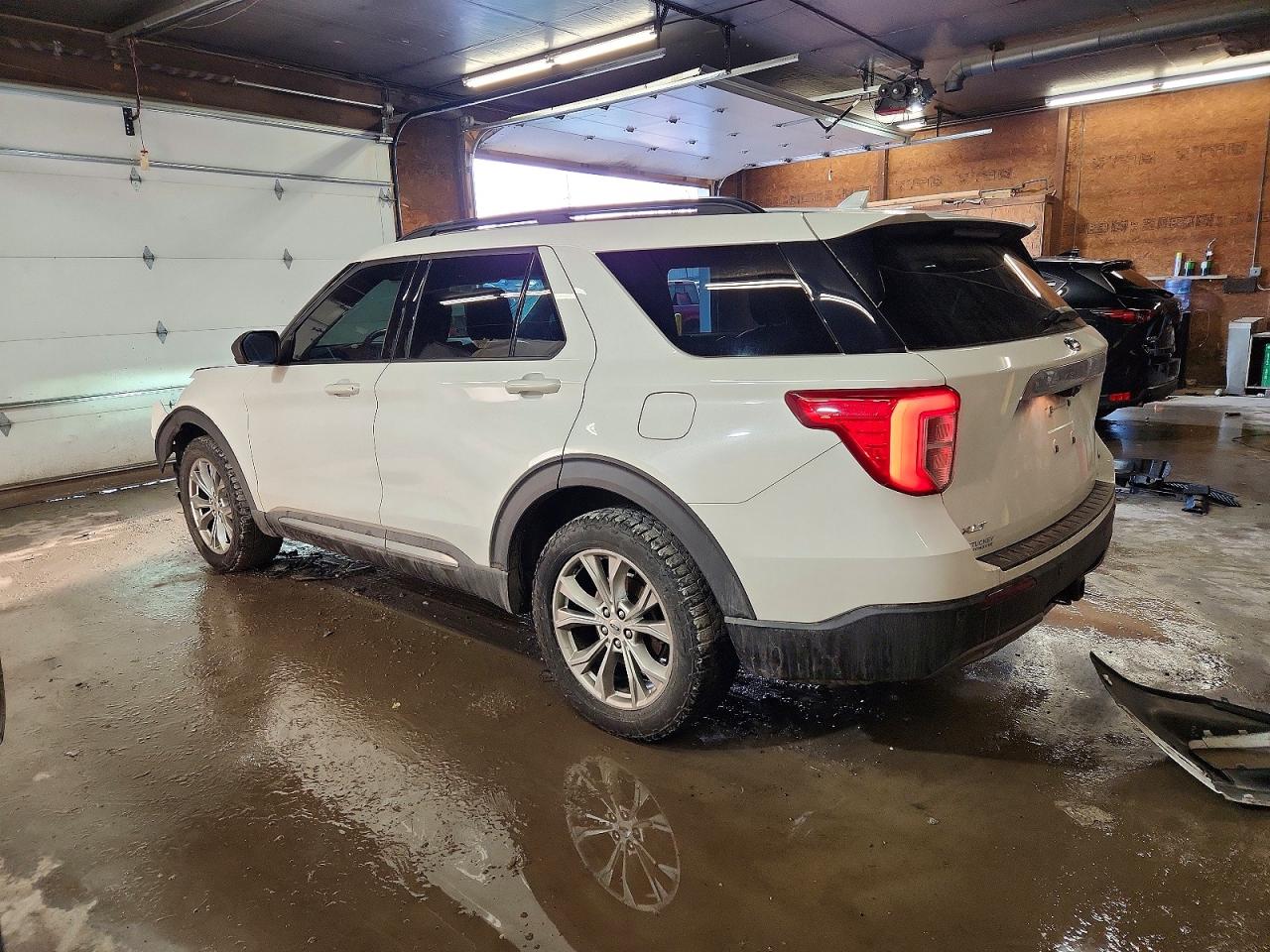 2020 FORD EXPLORER XLT photo 2