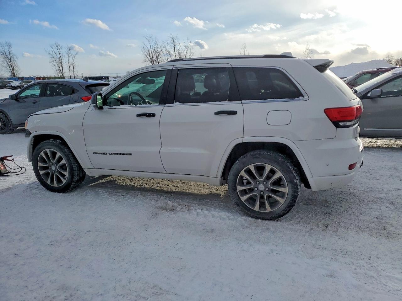2018 JEEP GRAND CHEROKEE OVERLAND photo 2