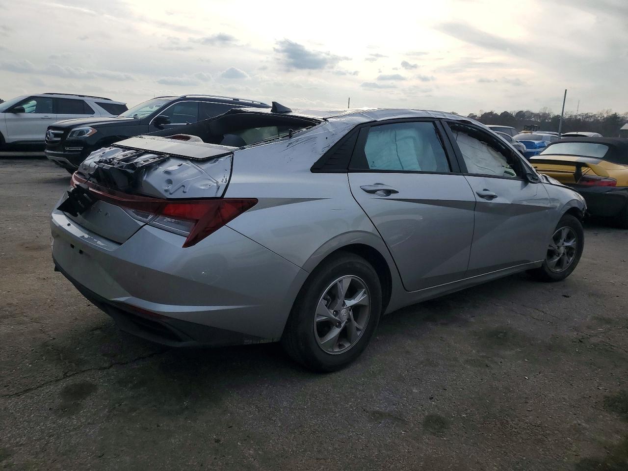 2021 HYUNDAI ELANTRA SE photo 3