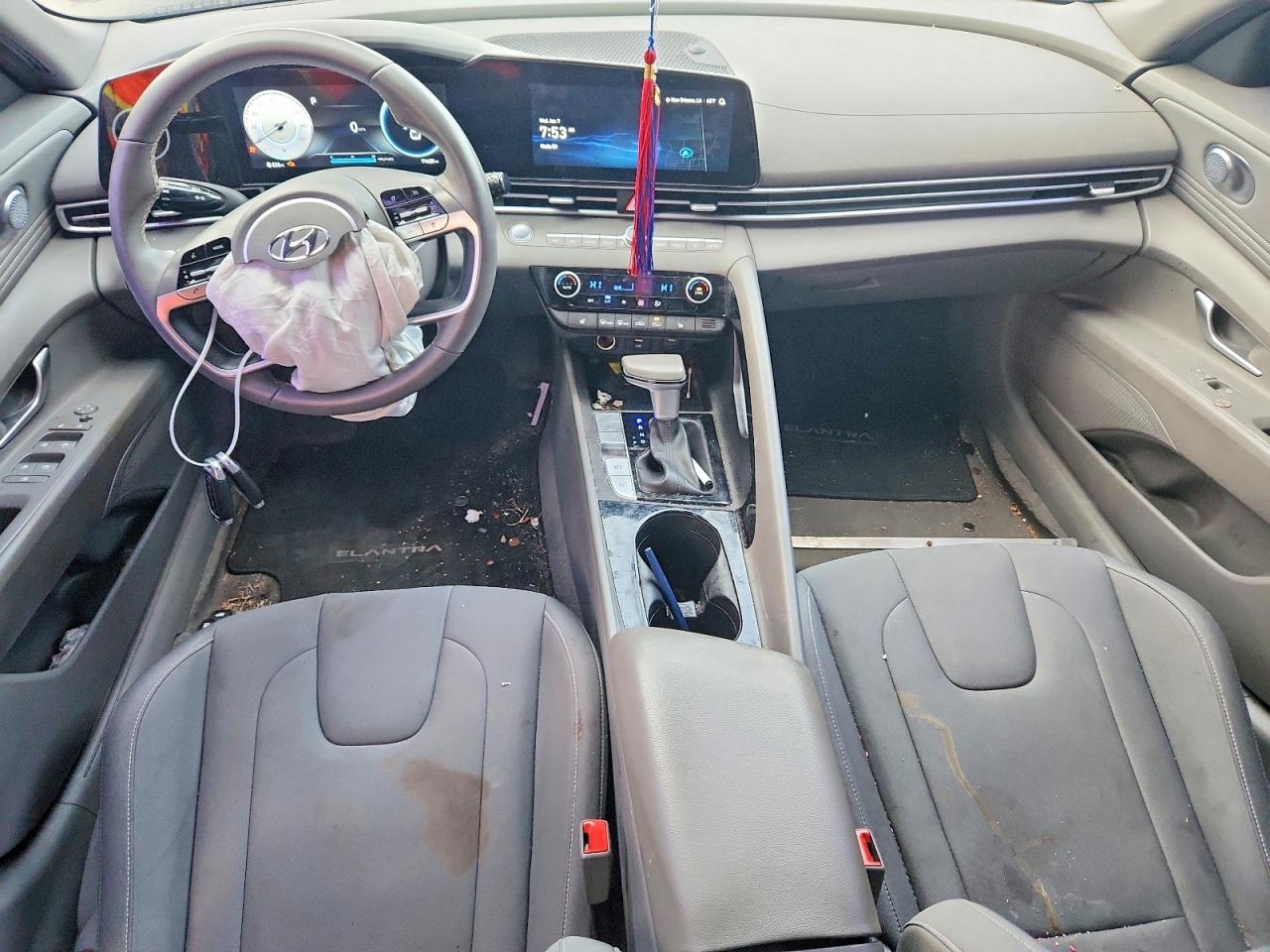 2023 HYUNDAI ELANTRA SEL photo 8