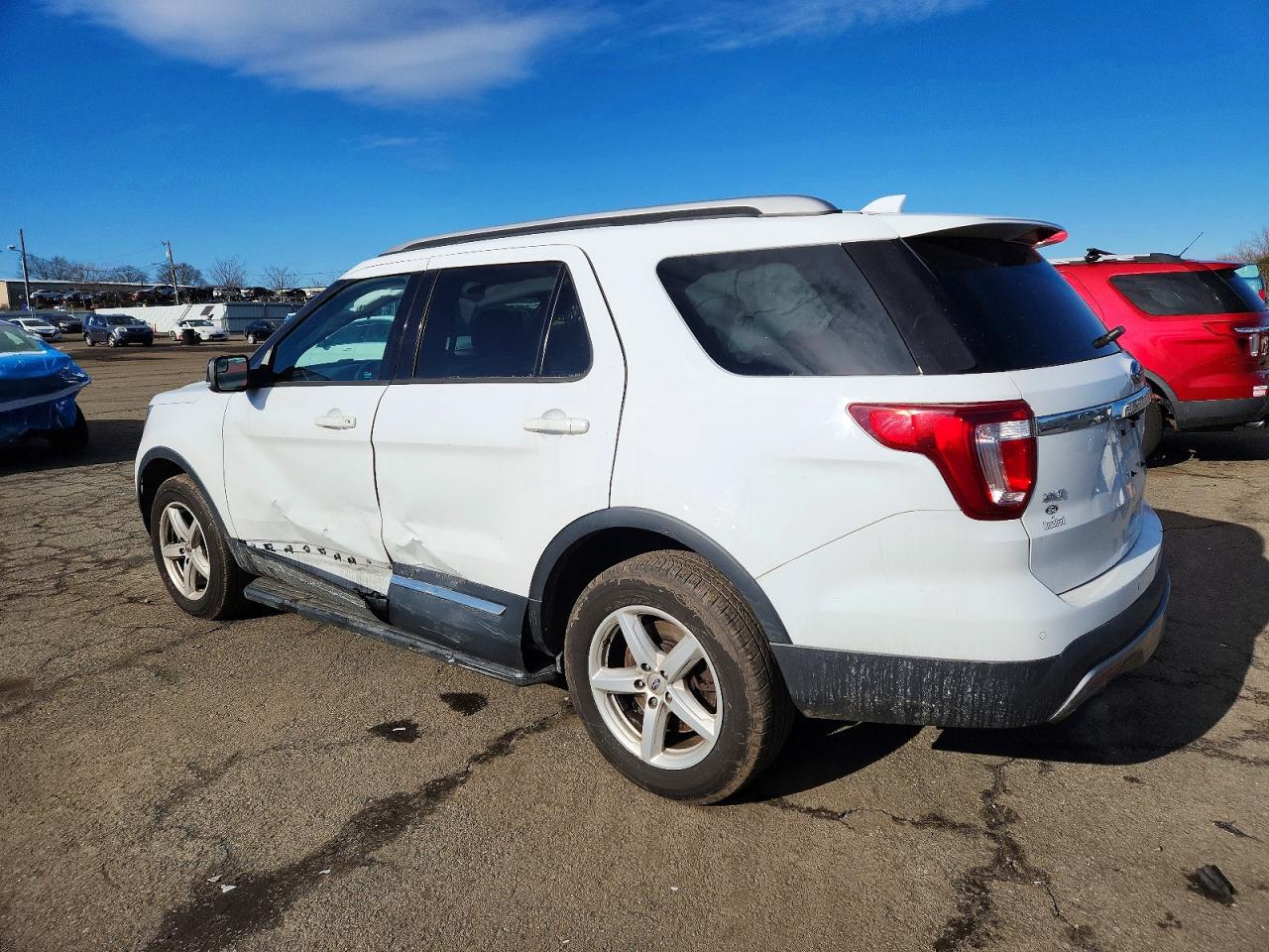 2017 FORD EXPLORER XLT photo 2