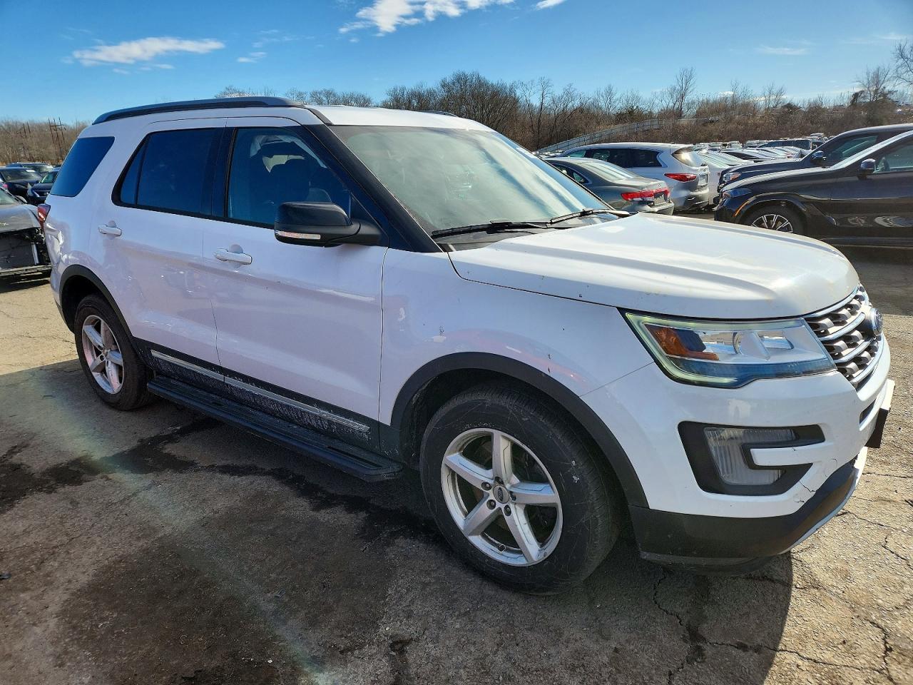 2017 FORD EXPLORER XLT photo 4