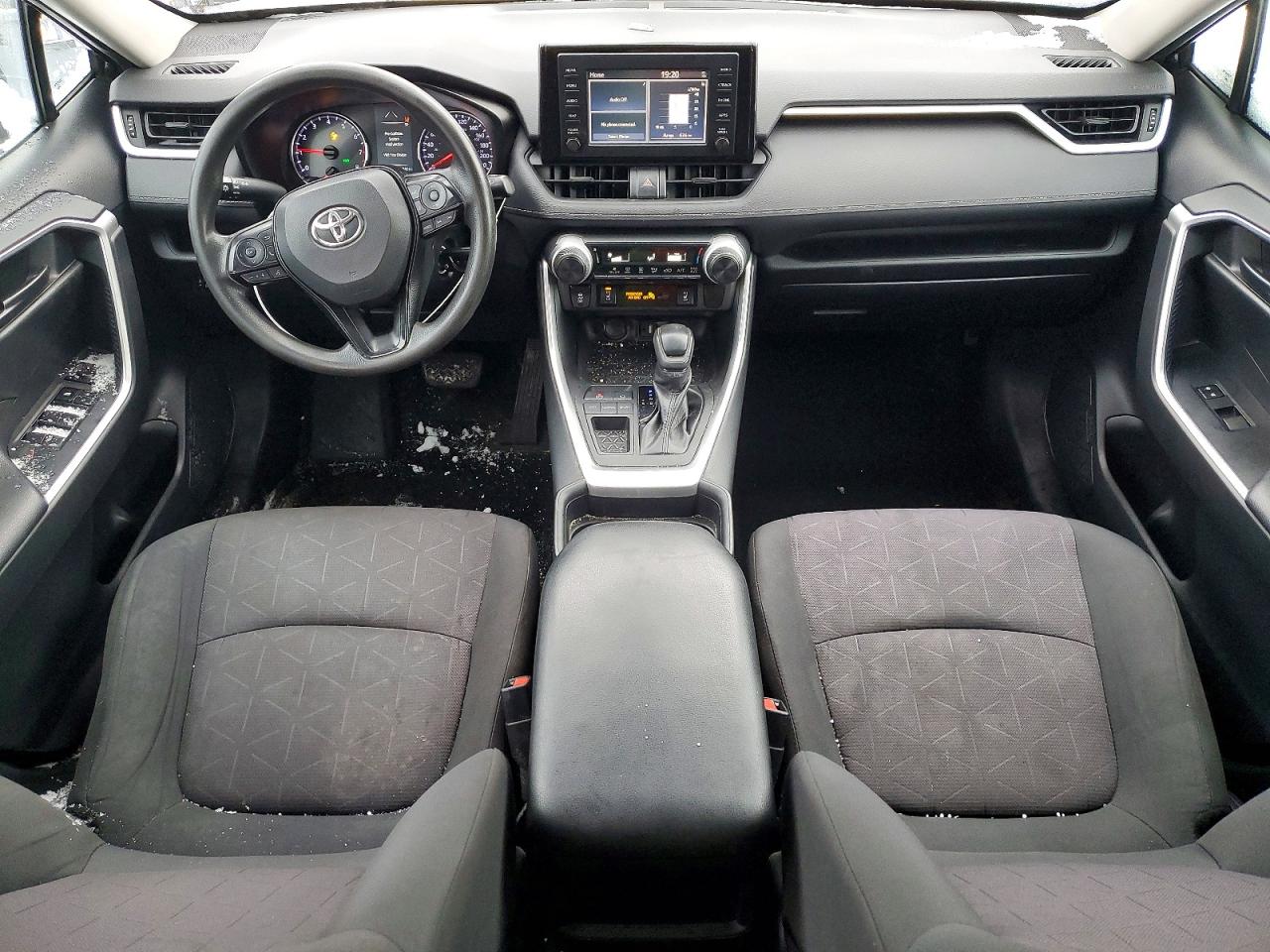 2019 TOYOTA RAV4 LE photo 8