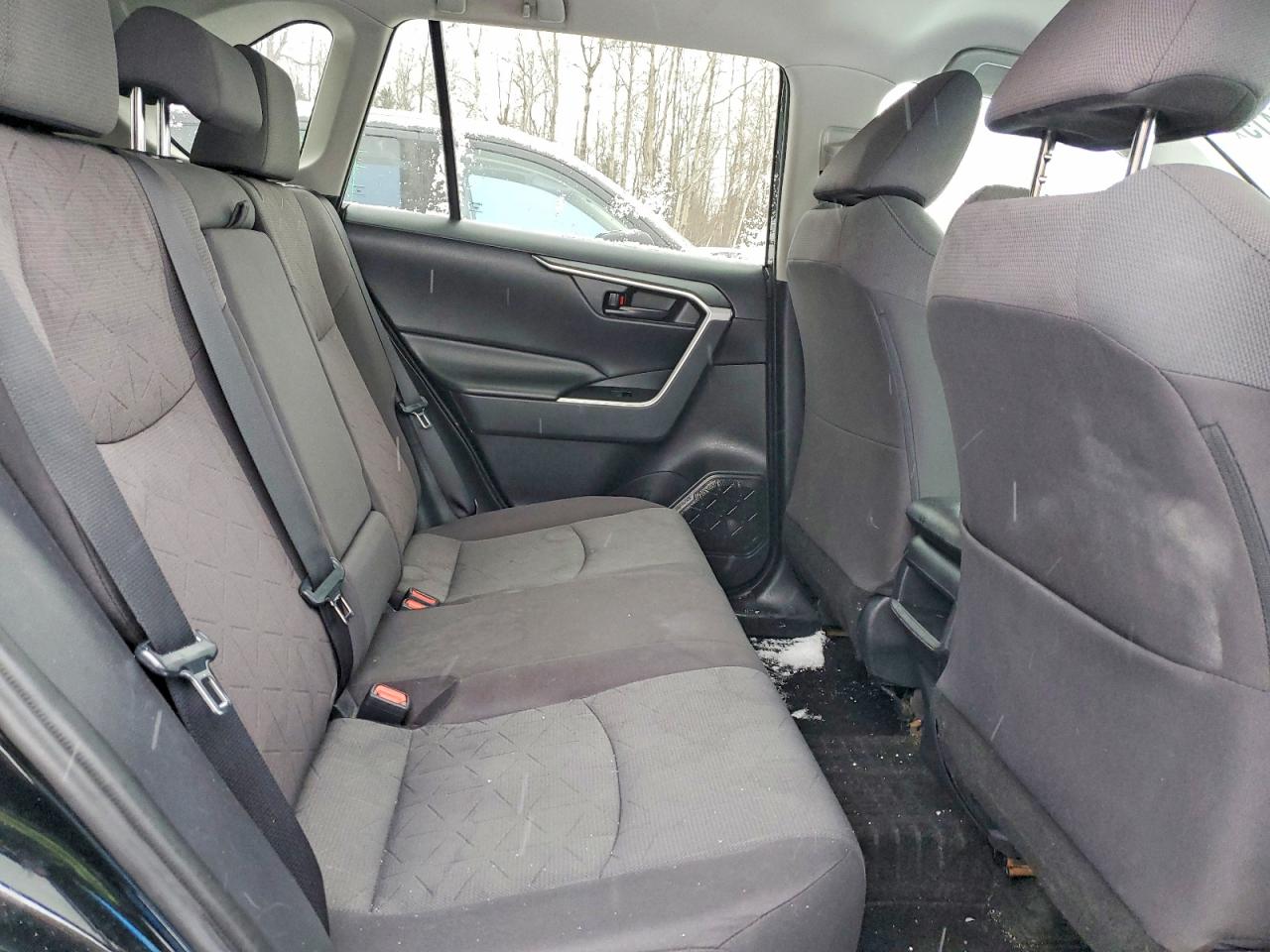 2019 TOYOTA RAV4 LE photo 10