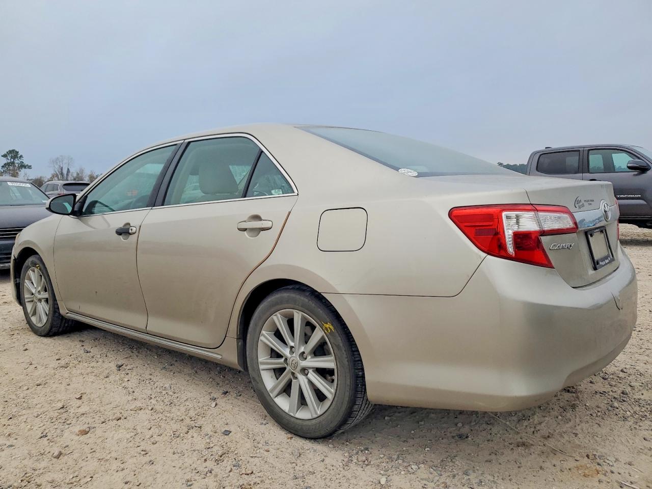 2013 TOYOTA CAMRY L photo 2