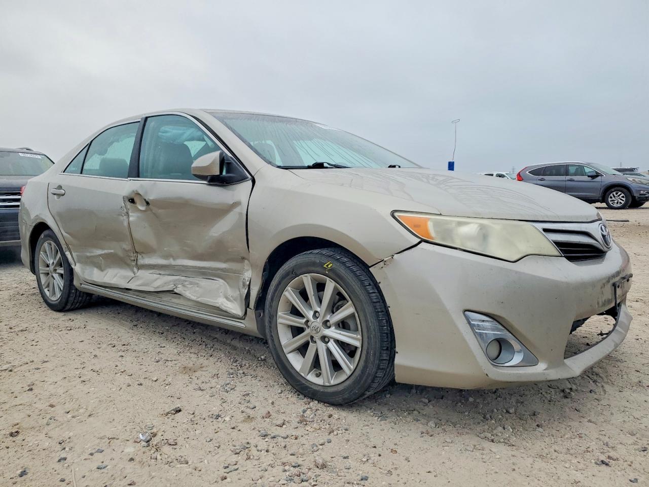 2013 TOYOTA CAMRY L photo 4