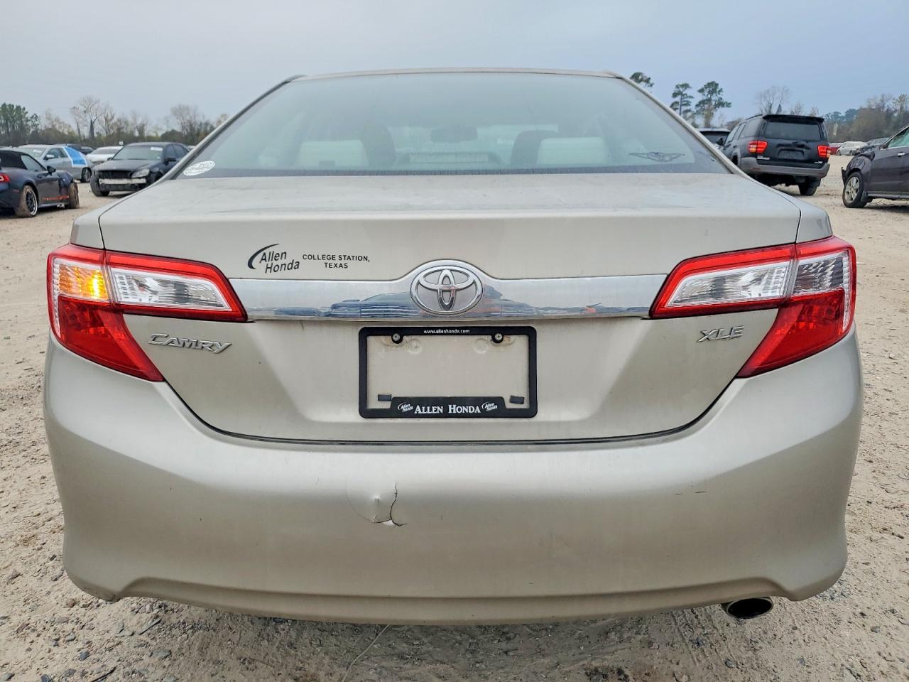 2013 TOYOTA CAMRY L photo 6