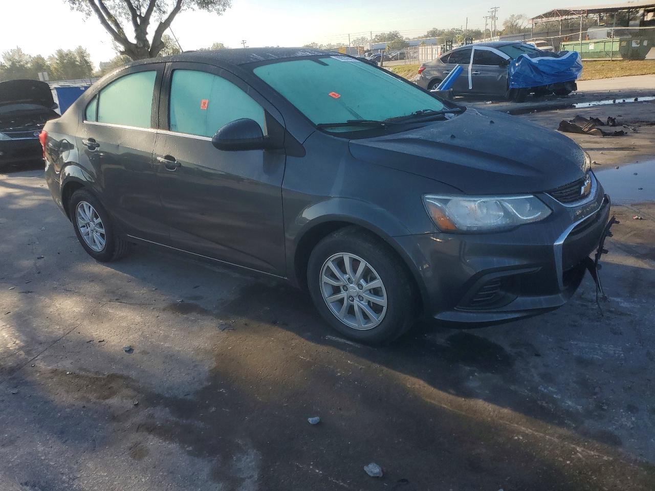 2017 CHEVROLET SONIC LT photo 4
