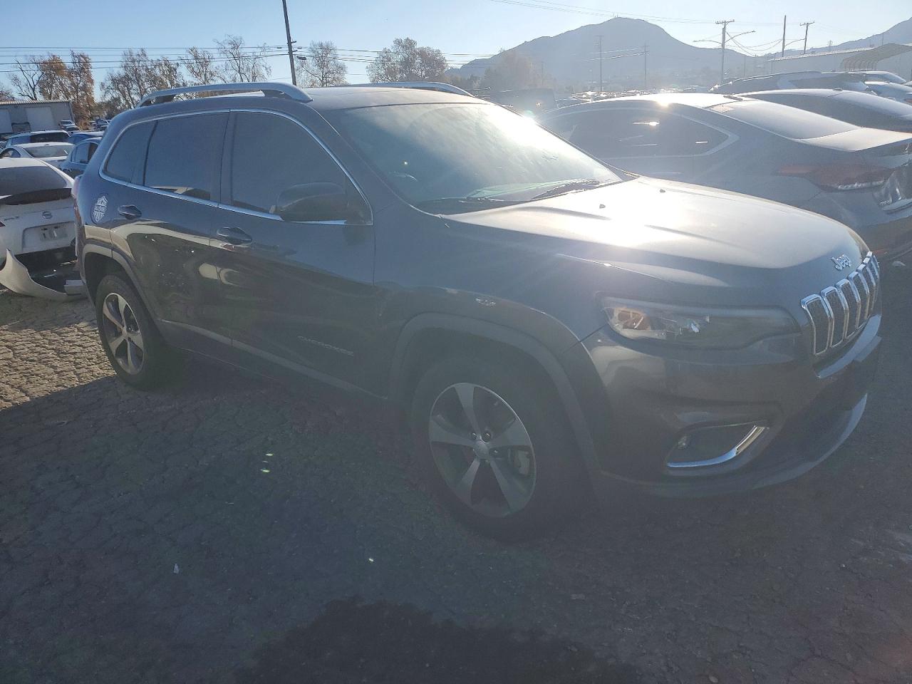 2019 JEEP CHEROKEE LIMITED photo 4