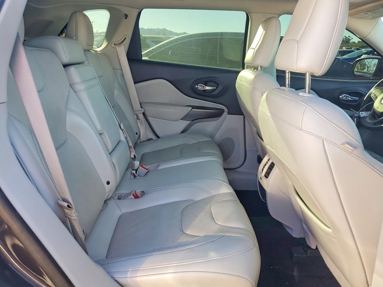2019 JEEP CHEROKEE LIMITED photo 11