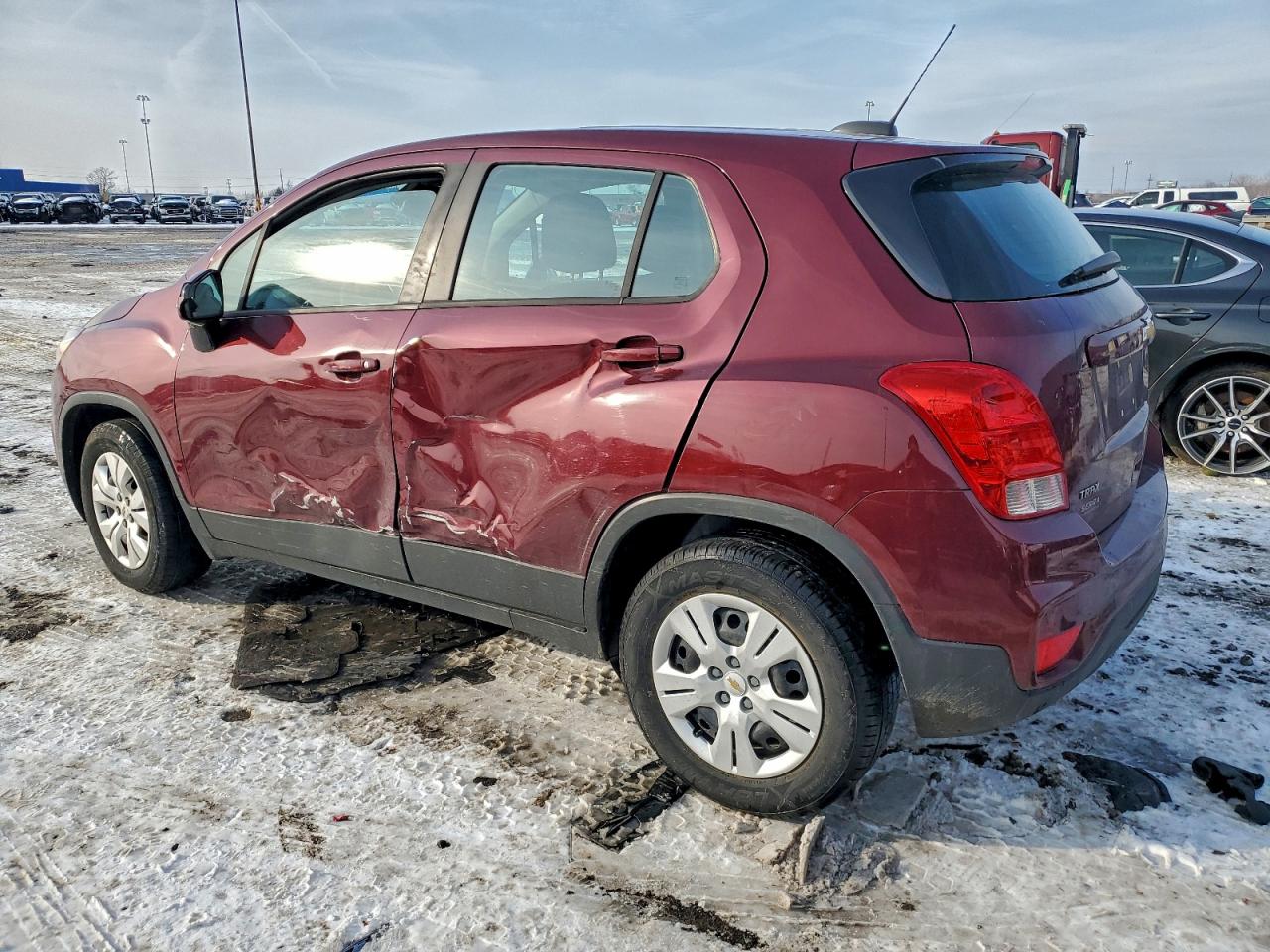 2017 CHEVROLET TRAX LS photo 2