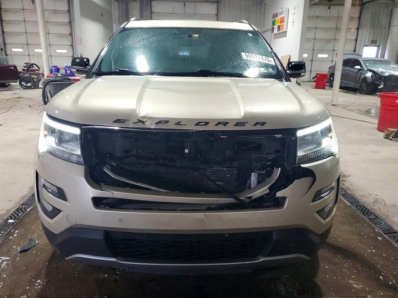 2017 FORD EXPLORER XLT photo 5