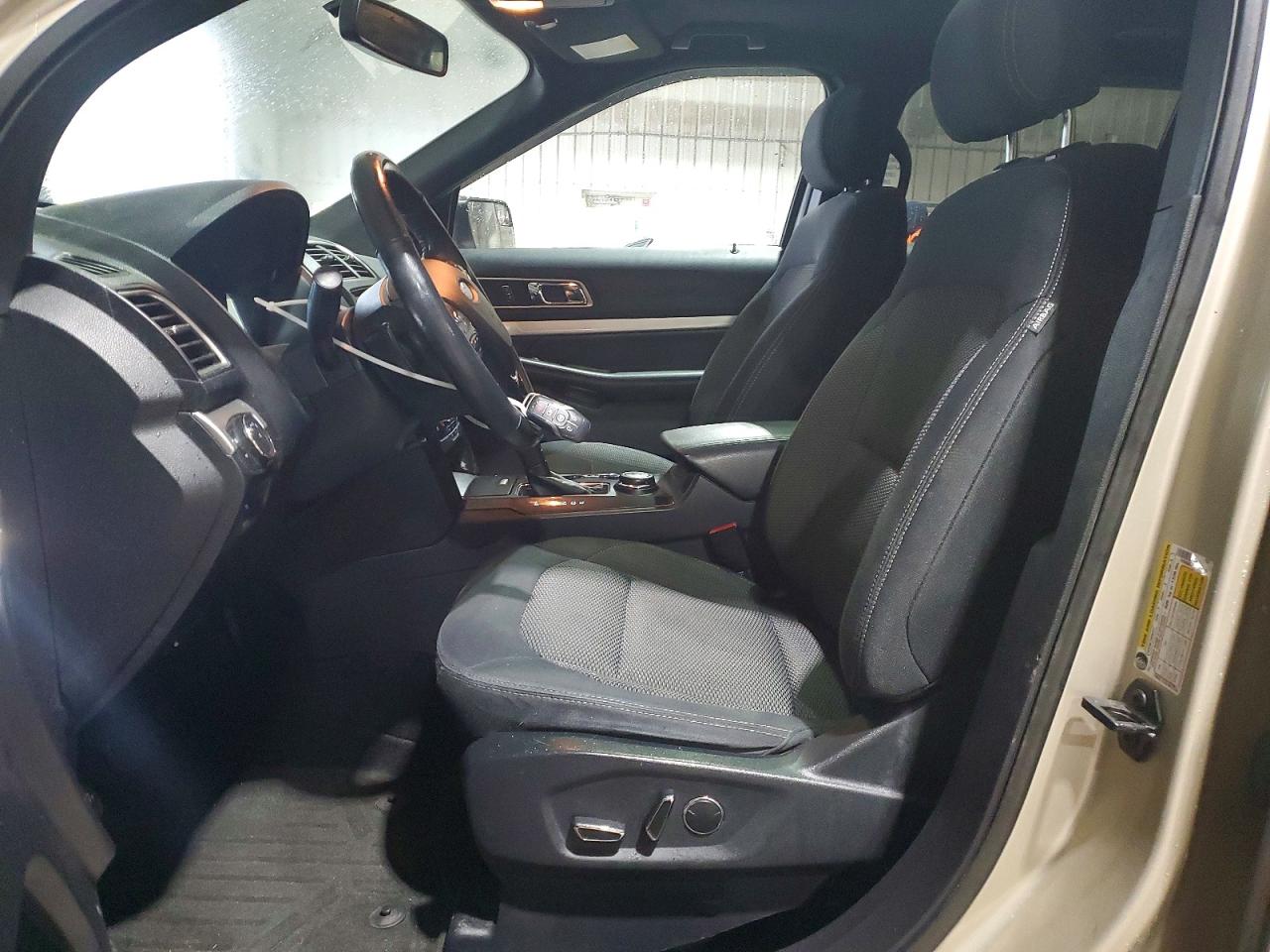 2017 FORD EXPLORER XLT photo 7