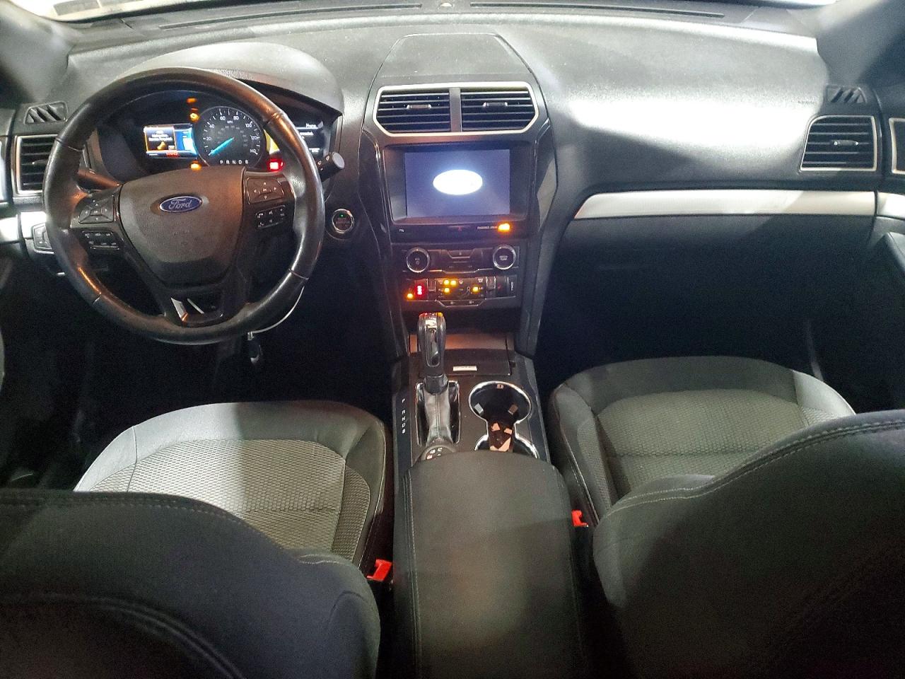 2017 FORD EXPLORER XLT photo 8