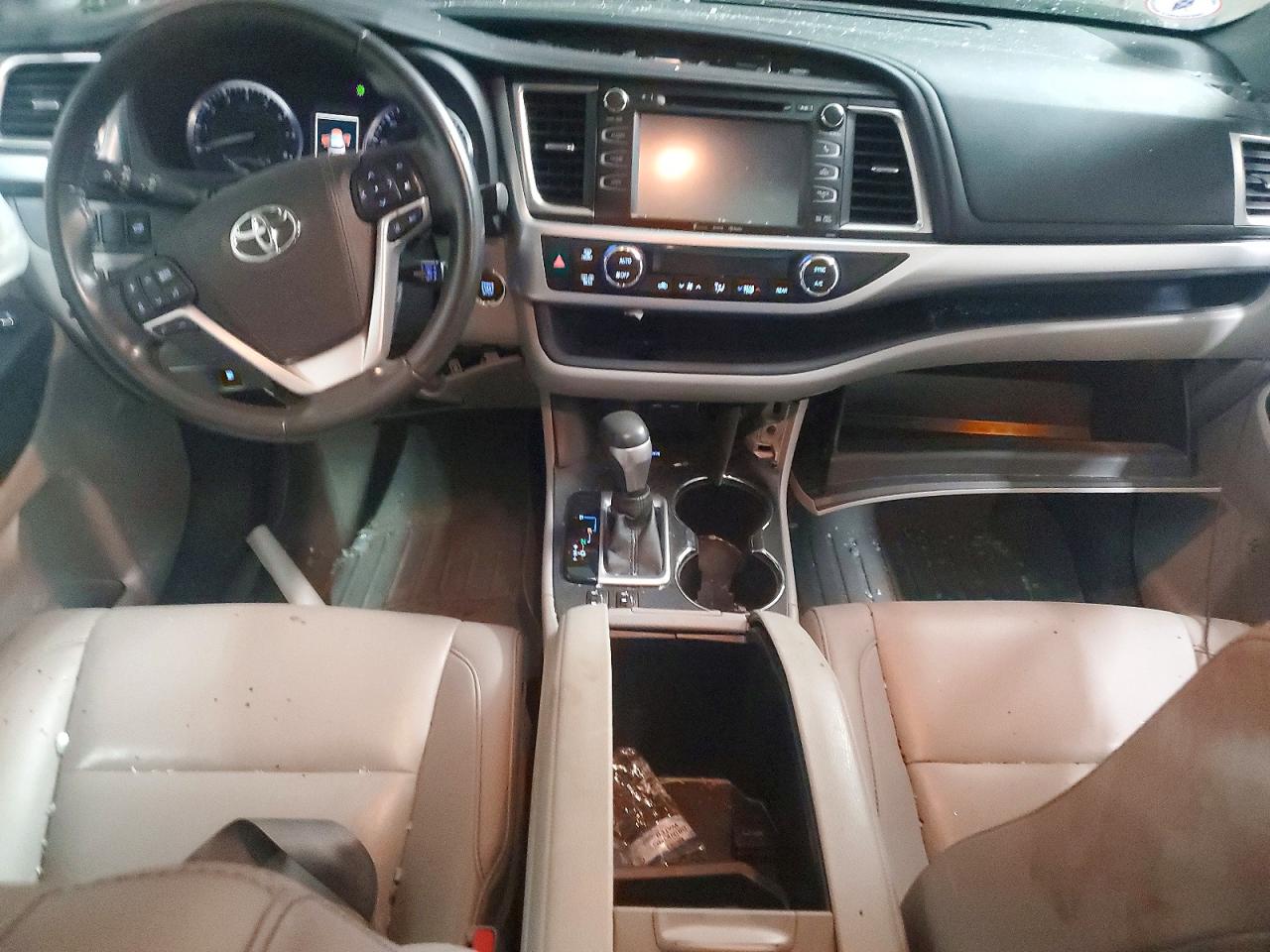 2019 TOYOTA HIGHLANDER SE photo 8