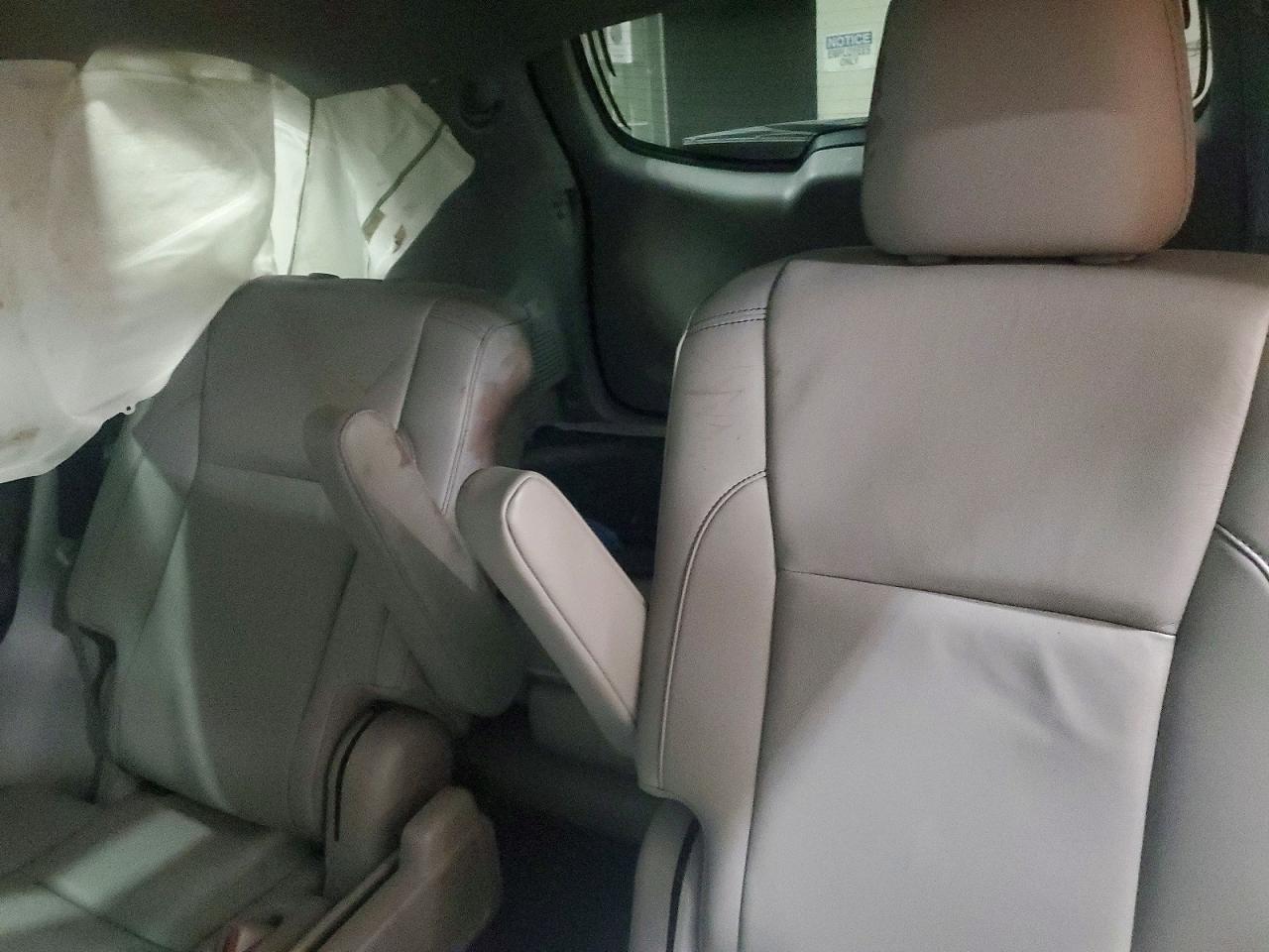 2019 TOYOTA HIGHLANDER SE photo 10