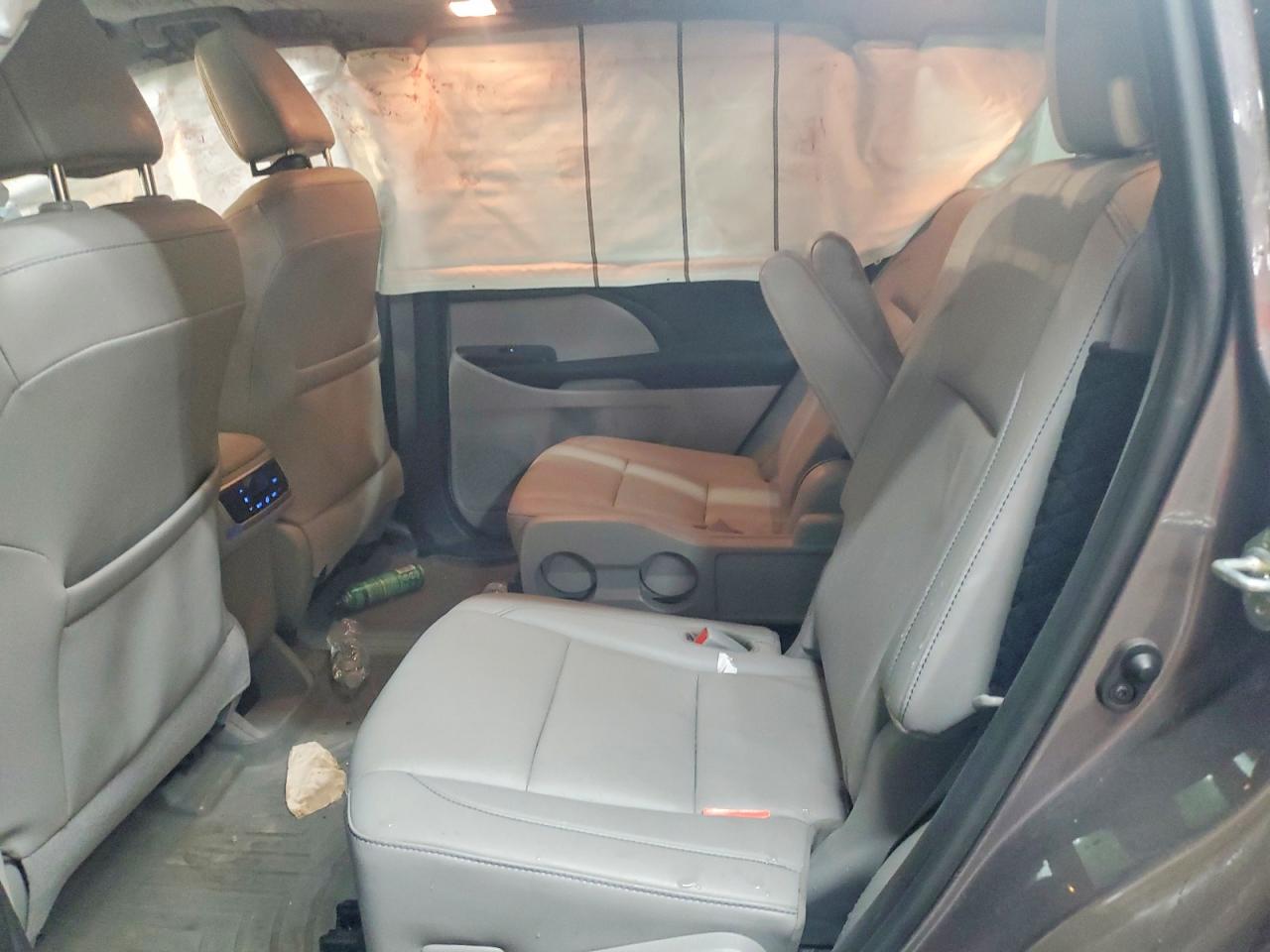 2019 TOYOTA HIGHLANDER SE photo 11