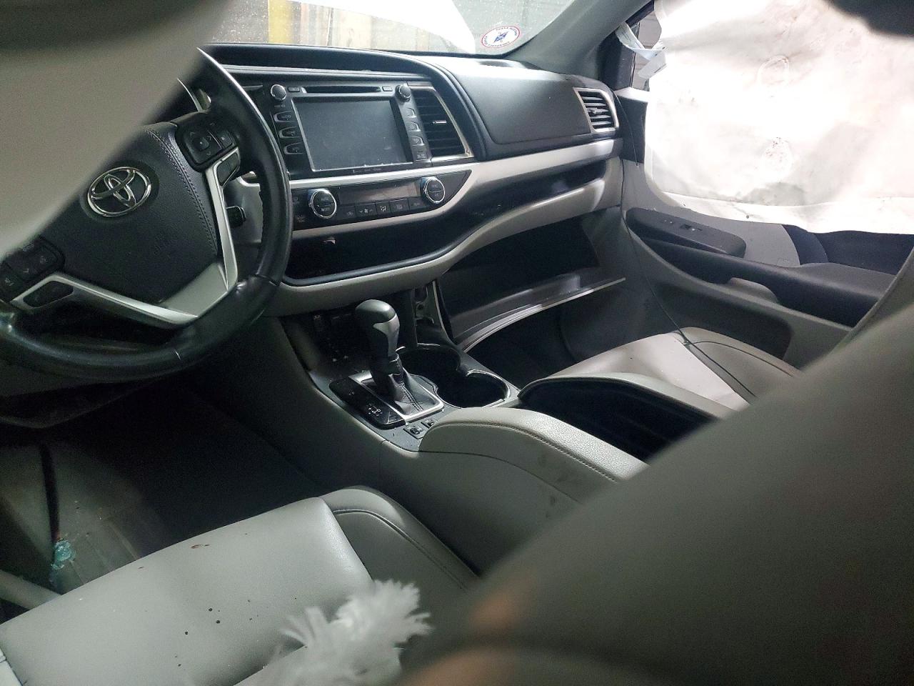 2019 TOYOTA HIGHLANDER SE photo 7