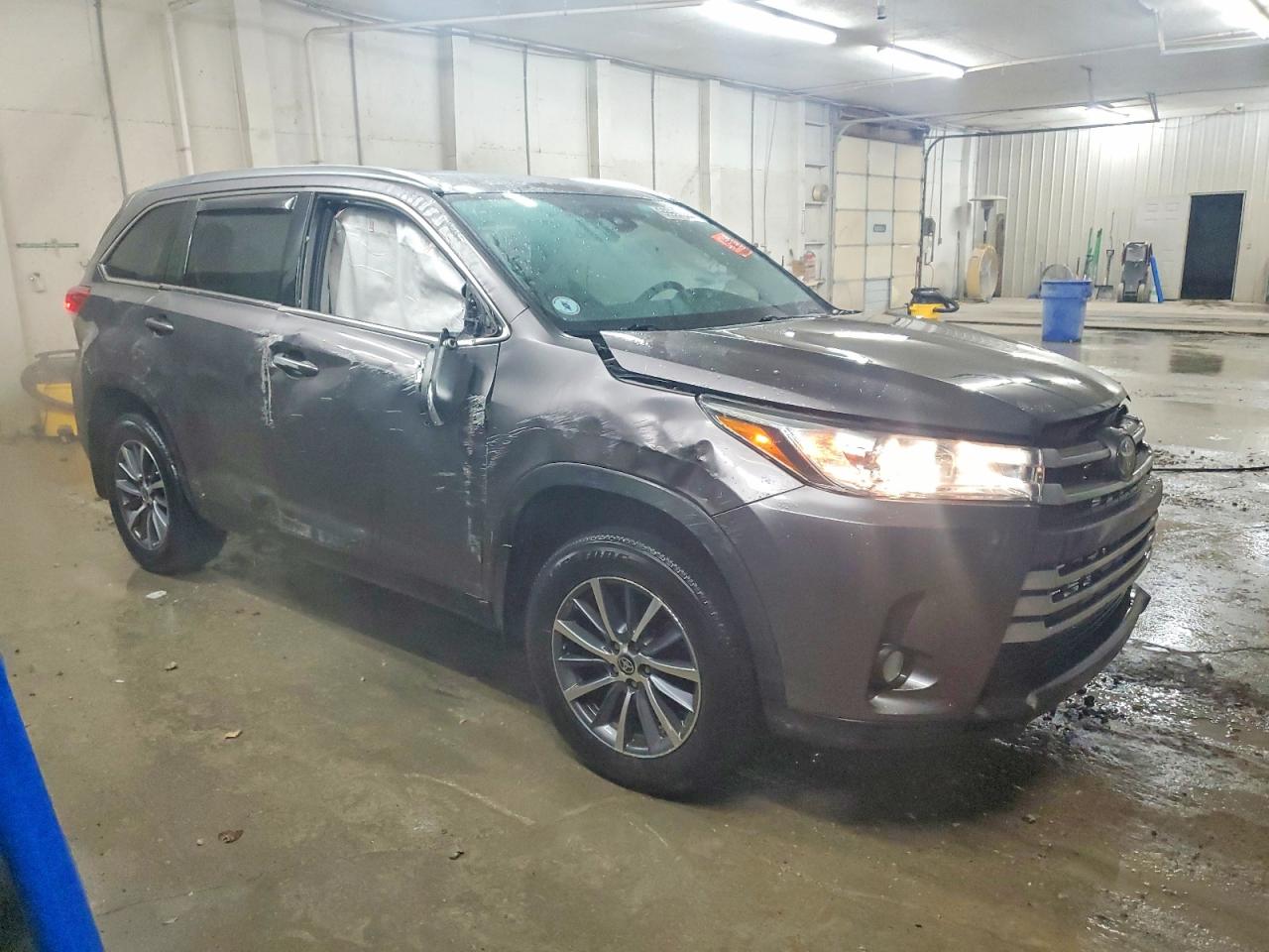 2019 TOYOTA HIGHLANDER SE photo 4