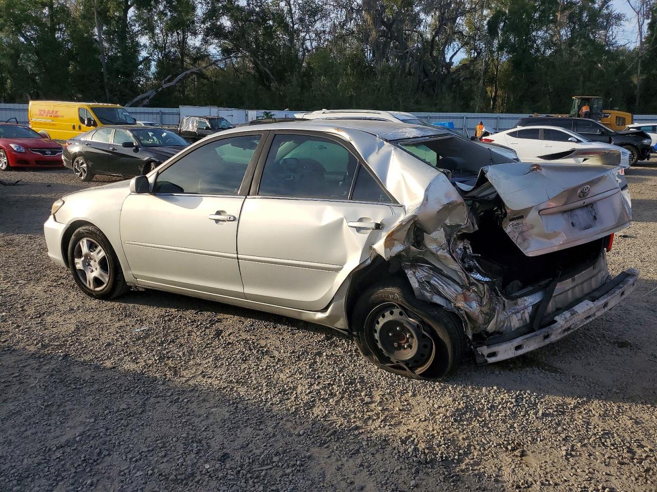 2003 TOYOTA CAMRY LE photo 2