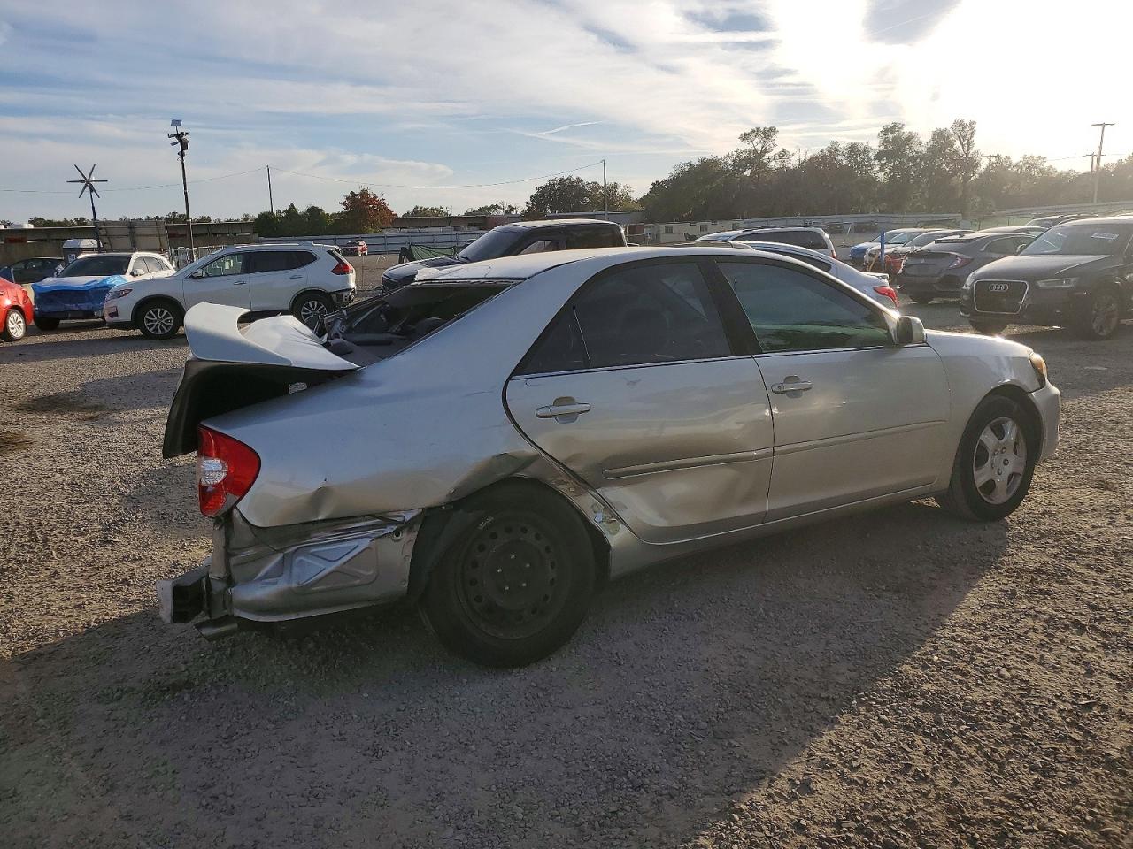 2003 TOYOTA CAMRY LE photo 3