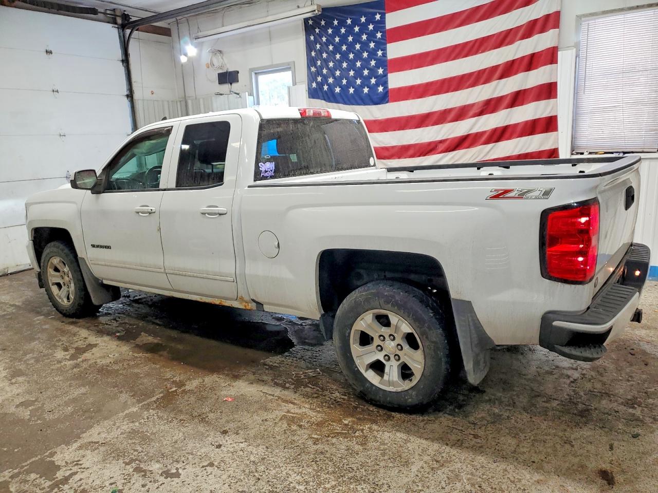 2016 CHEVROLET SILVERADO K1500 LT photo 2