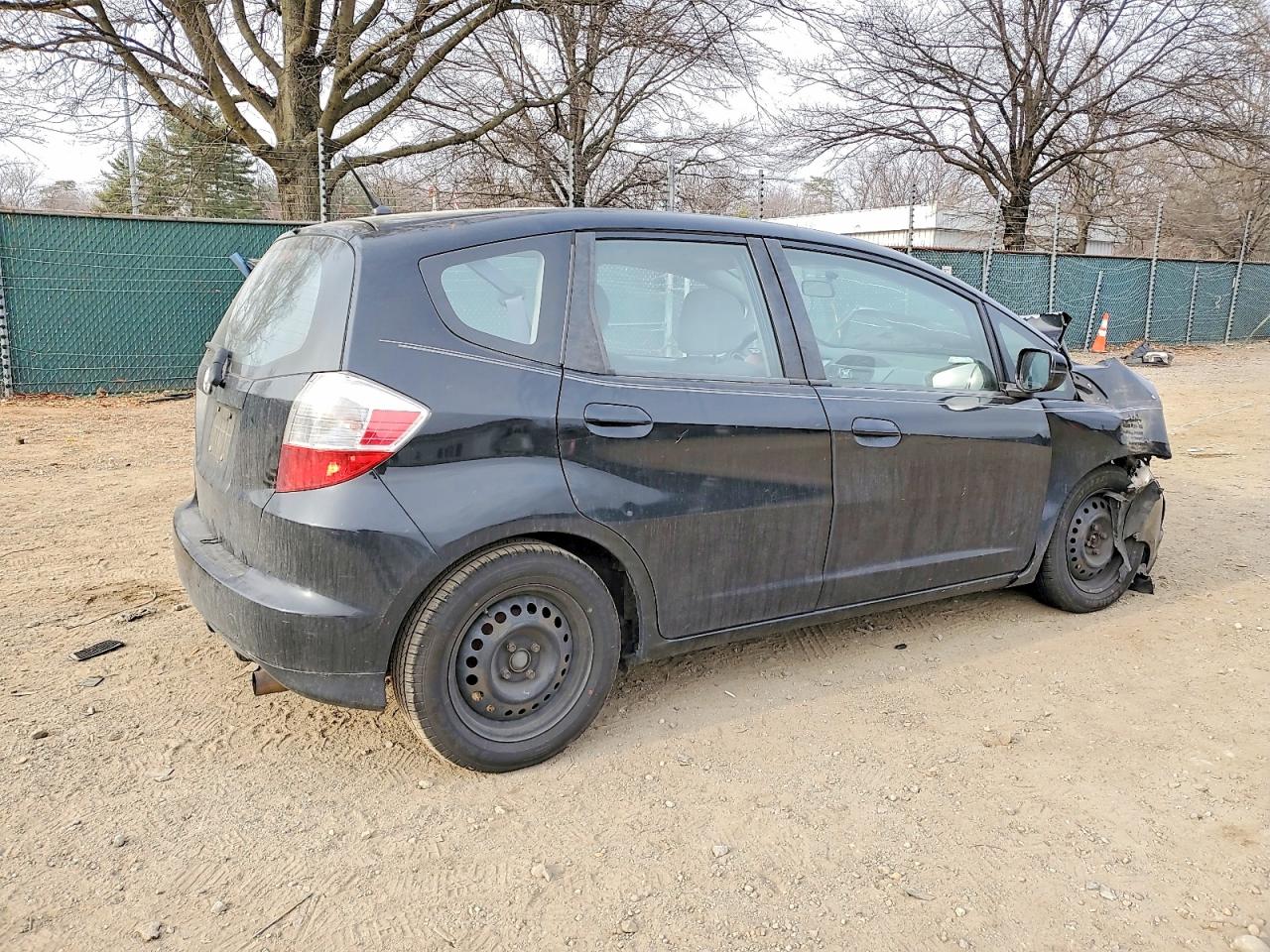 2013 HONDA FIT photo 3