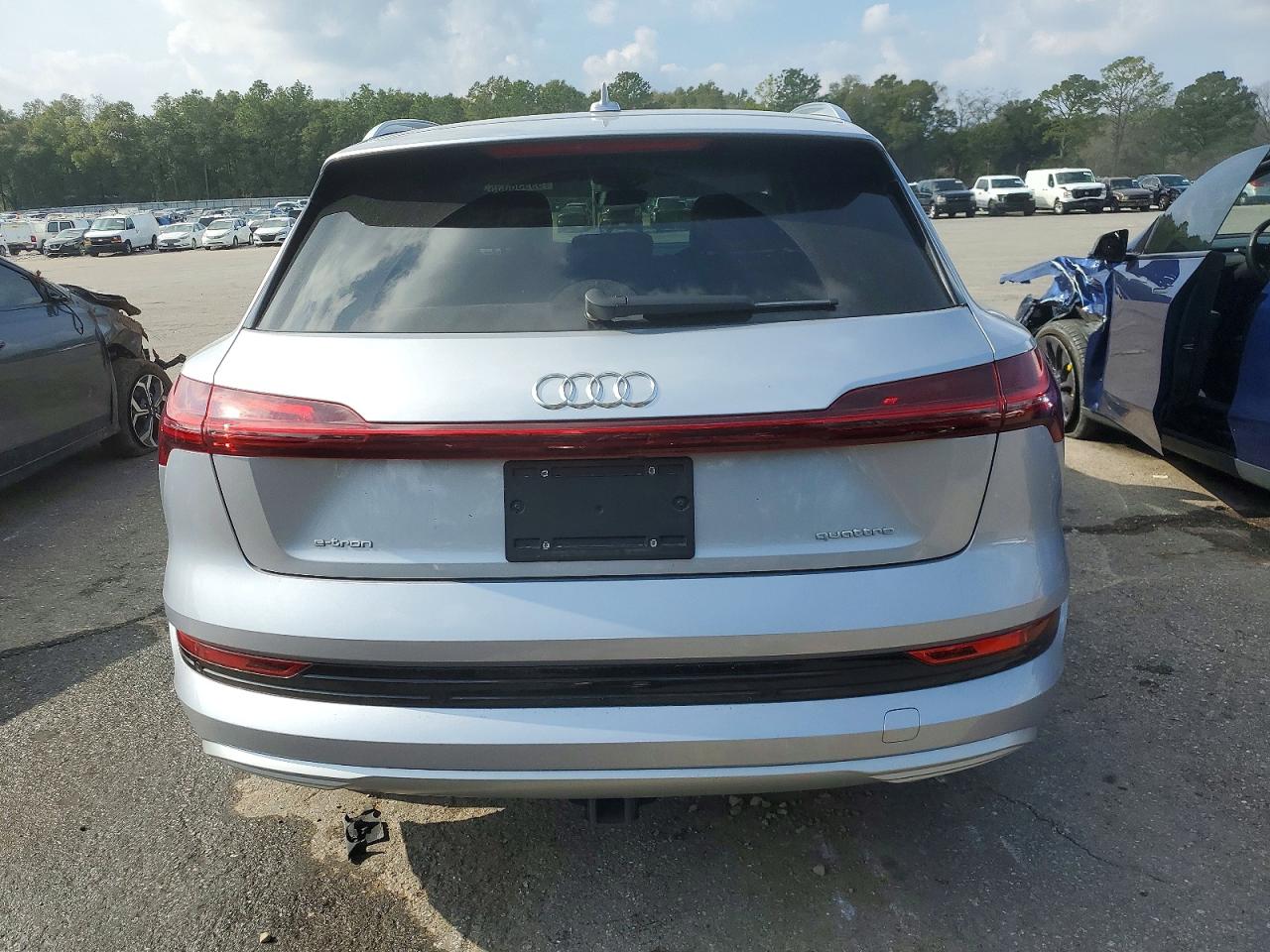 2022 AUDI E-TRON PREMIUM PLUS photo 6