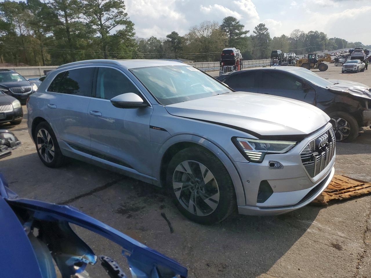 2022 AUDI E-TRON PREMIUM PLUS photo 4