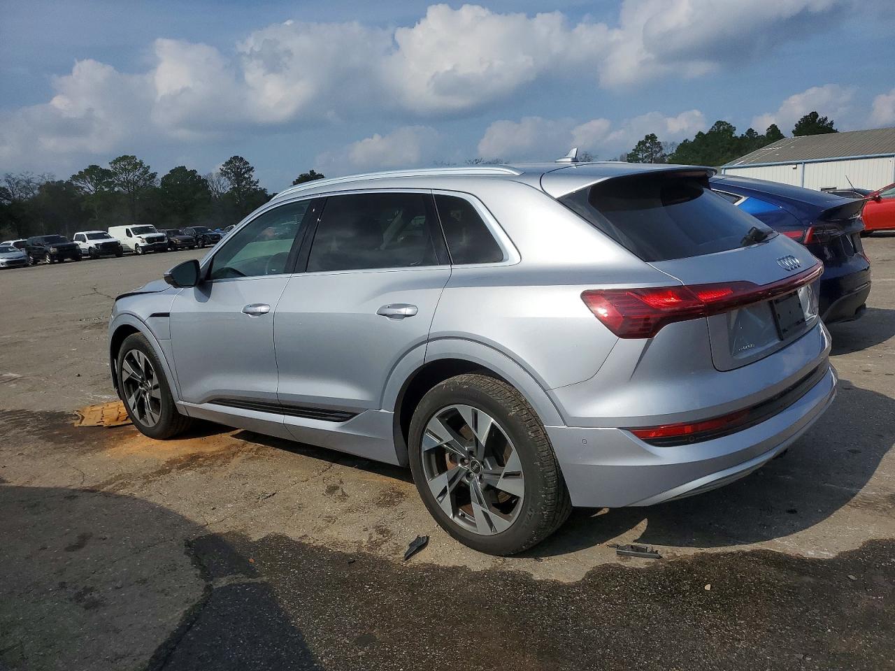 2022 AUDI E-TRON PREMIUM PLUS photo 2