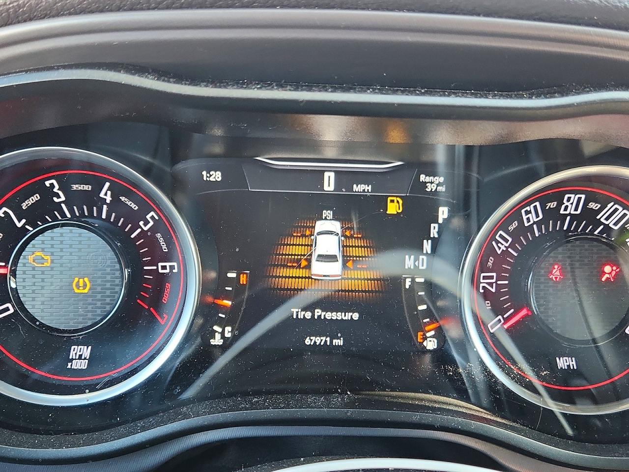 2023 DODGE CHALLENGER SXT photo 9