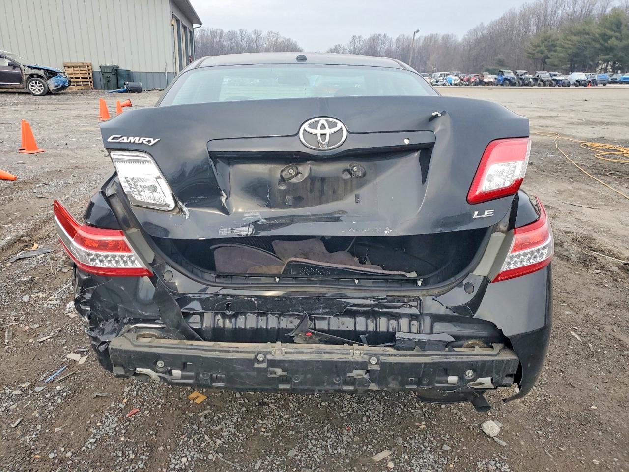 2011 TOYOTA CAMRY BASE photo 6