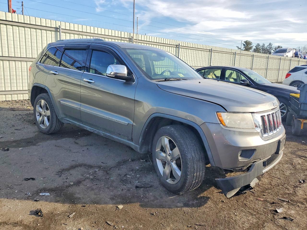 2012 JEEP GRAND CHEROKEE LIMITED photo 4