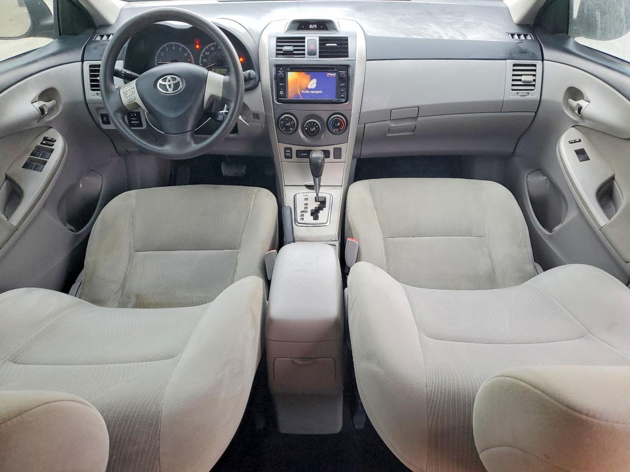 2013 TOYOTA COROLLA LE photo 8