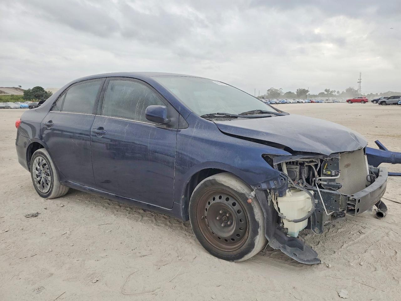 2013 TOYOTA COROLLA LE photo 4