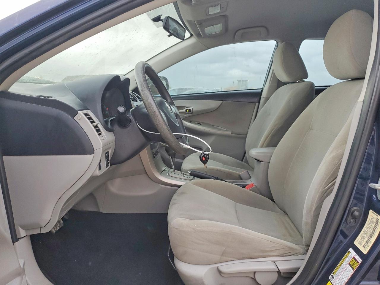 2013 TOYOTA COROLLA LE photo 7