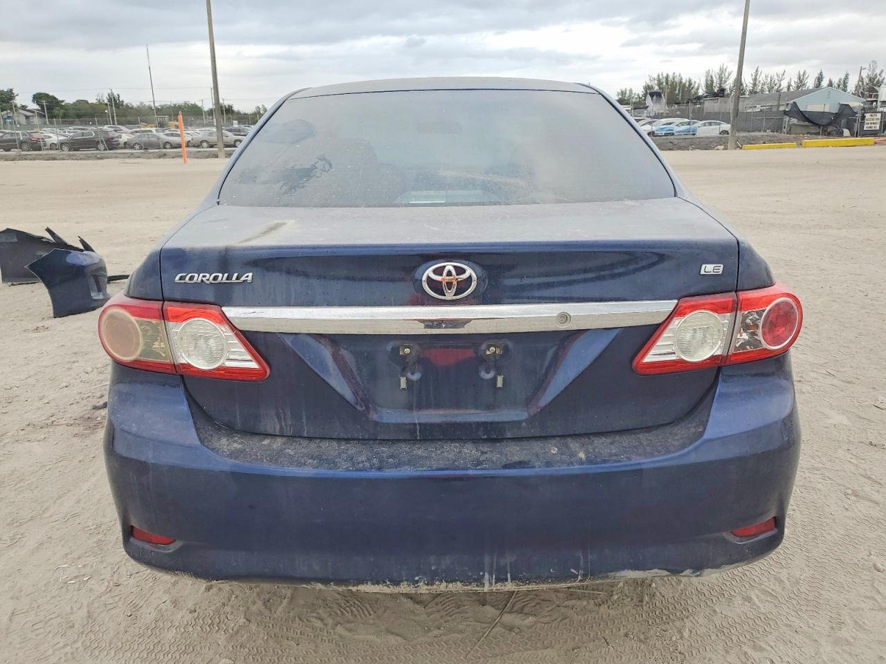 2013 TOYOTA COROLLA LE photo 6