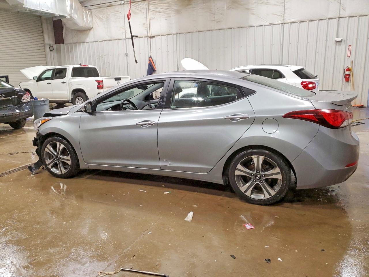 2014 HYUNDAI ELANTRA SE photo 2