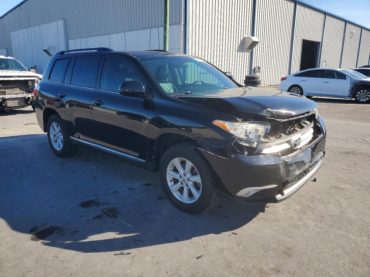 2013 TOYOTA HIGHLANDER BASE photo 4