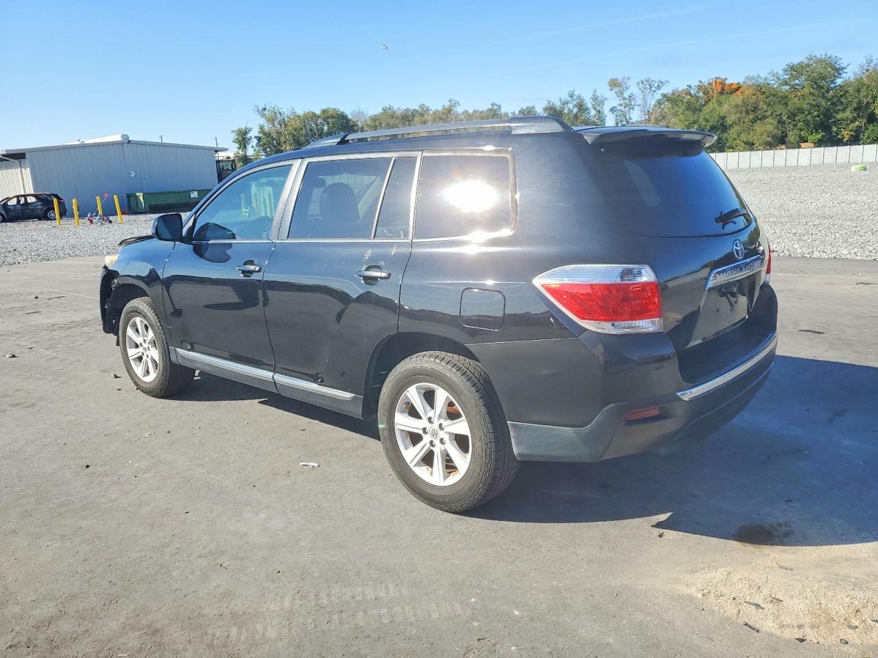 2013 TOYOTA HIGHLANDER BASE photo 2