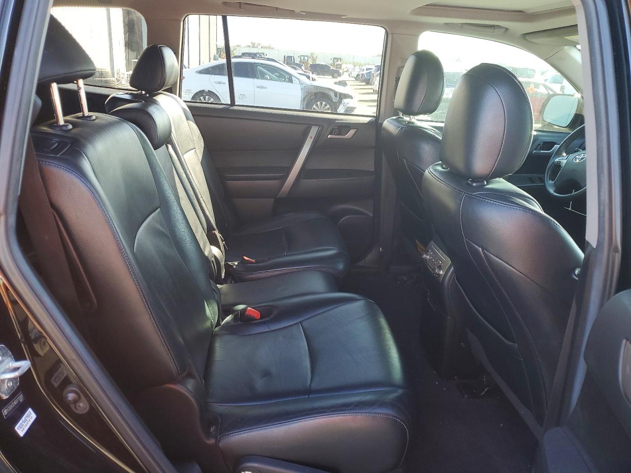 2013 TOYOTA HIGHLANDER BASE photo 11