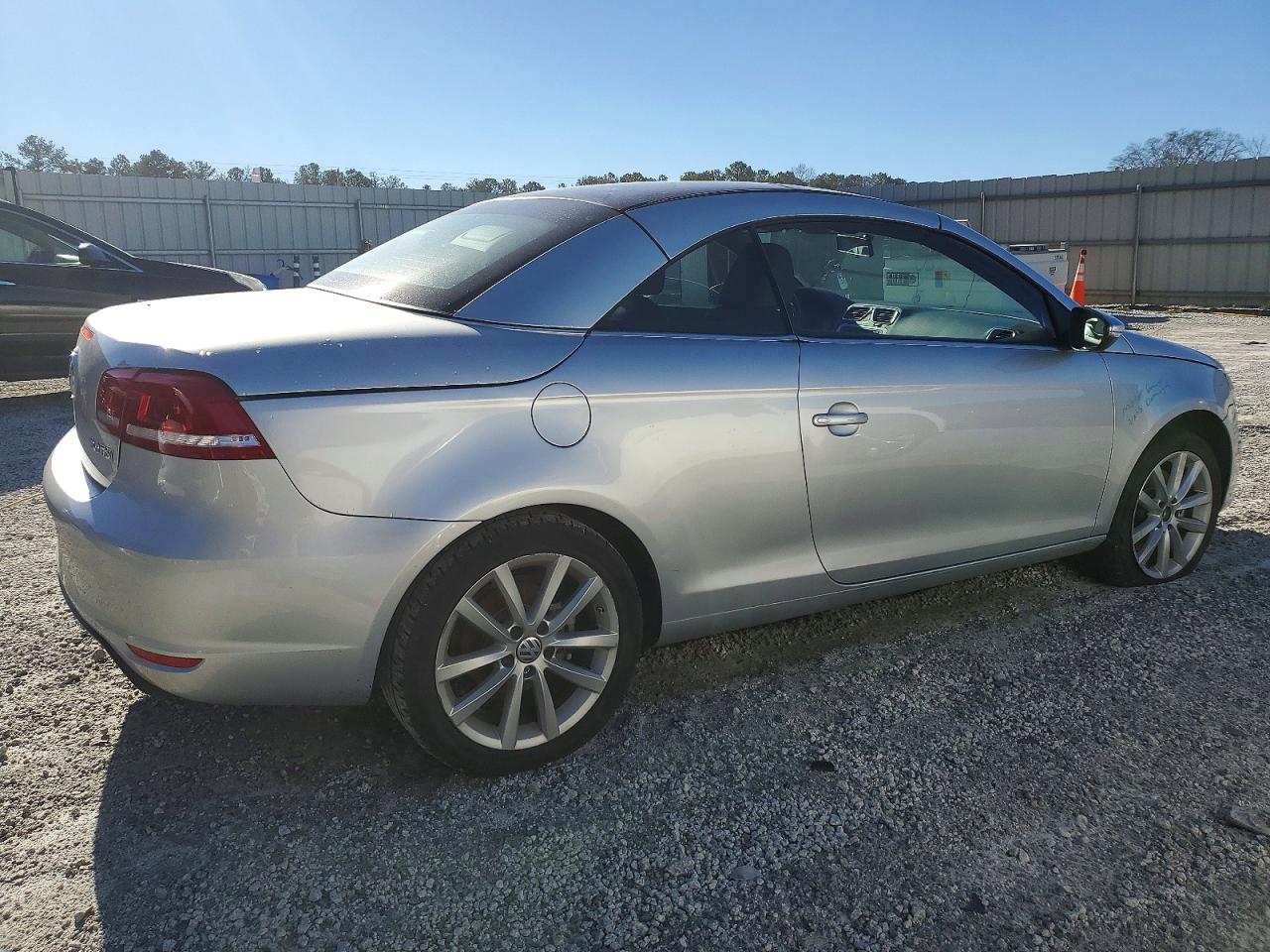 2015 VOLKSWAGEN EOS KOMFORT photo 3