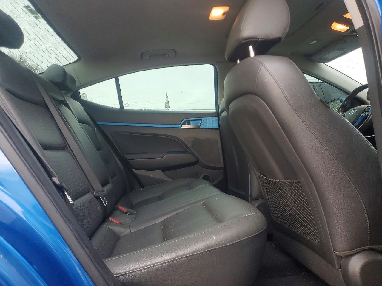 2017 HYUNDAI ELANTRA SE photo 10