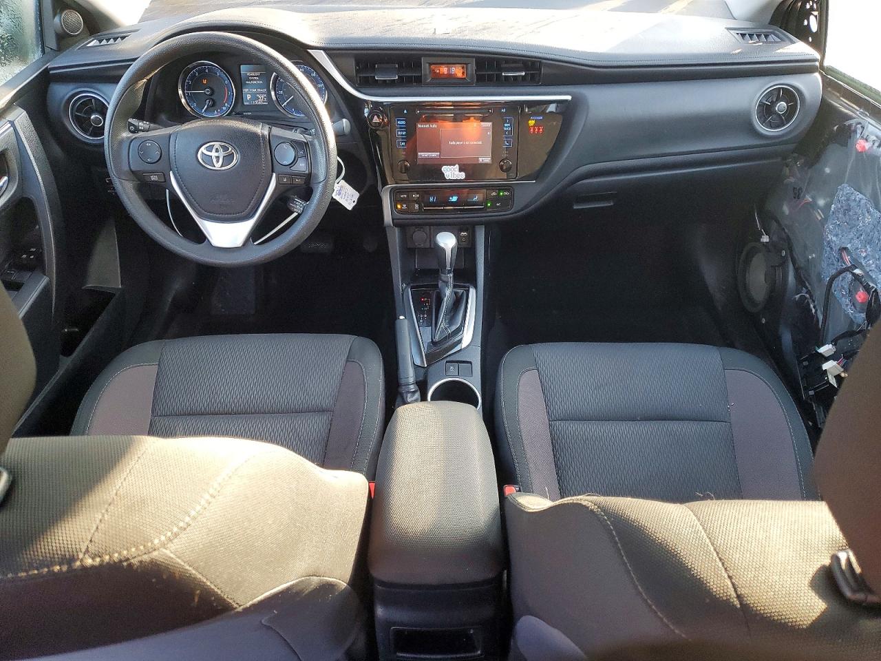 2018 TOYOTA COROLLA L photo 8