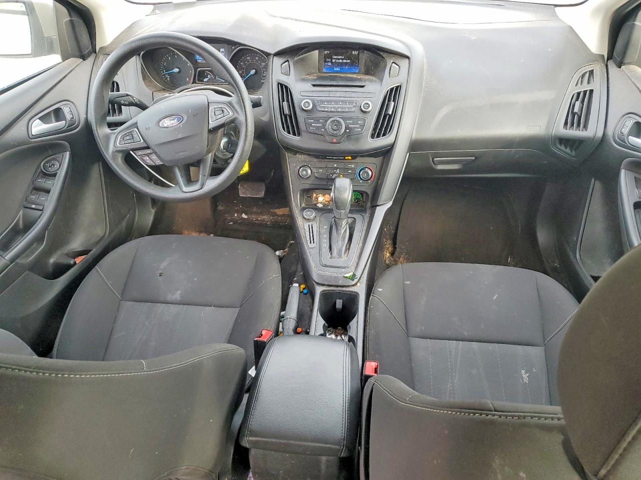 2017 FORD FOCUS SE photo 8